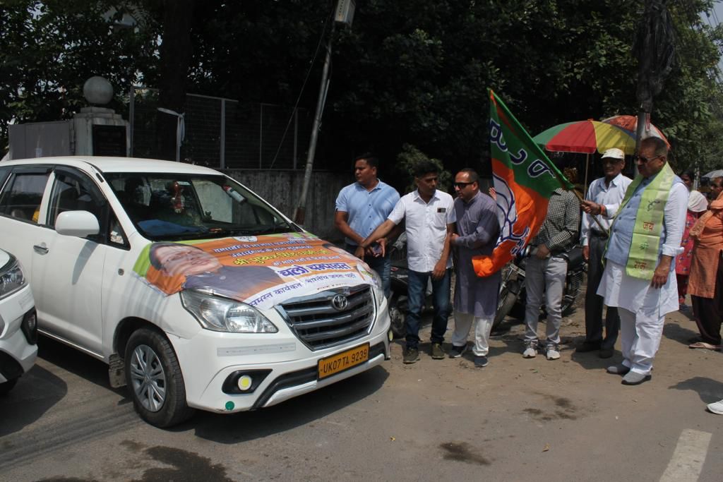 उत्तराखंड न्यूज़ : चम्पावत चुनाव के लिए भाजपा कार्यकर्ताओं को रवाना करते कृषि मंत्री गणेश जोशी