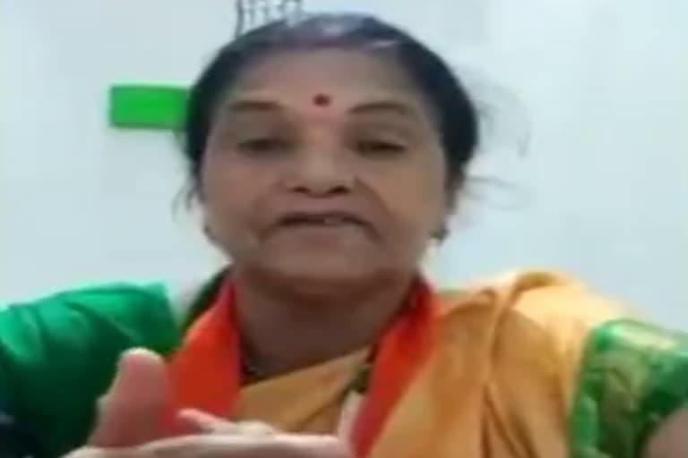 चंपावत उत्‍तराखंड न्यूज़ : बीजेपी पर चुनाव प्रभावित करने का आरोप कांग्रेस प्रत्याशी निर्मला गहतोड़ी ने लगाया