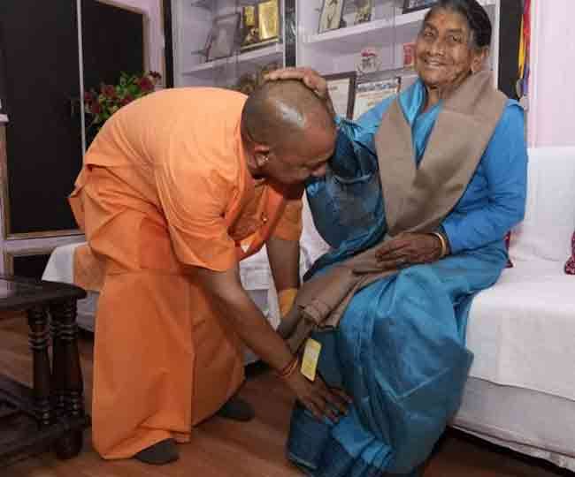 पांच साल बाद अपने पैतृक गांव पहुंचे योगी आदित्यनाथ