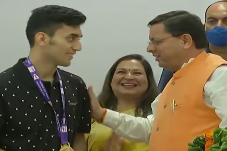 उत्तराखंड न्यूज़ : मुख्यमंत्री धामी ने बैडमिंटन स्टार लक्ष्य सेन को किया सम्मानित