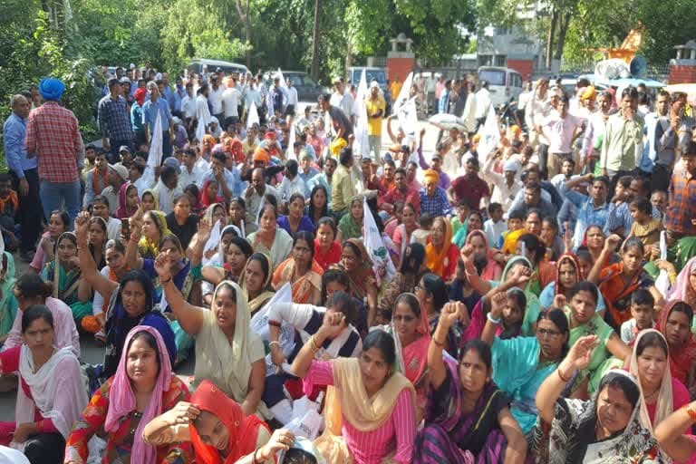 उत्‍तराखंड न्यूज़ : मजदूरों की रैली पंतनगर सिडकुल कंपनियों के प्रबंधन के खिलाफ , डीएम को सौंपा ज्ञापन