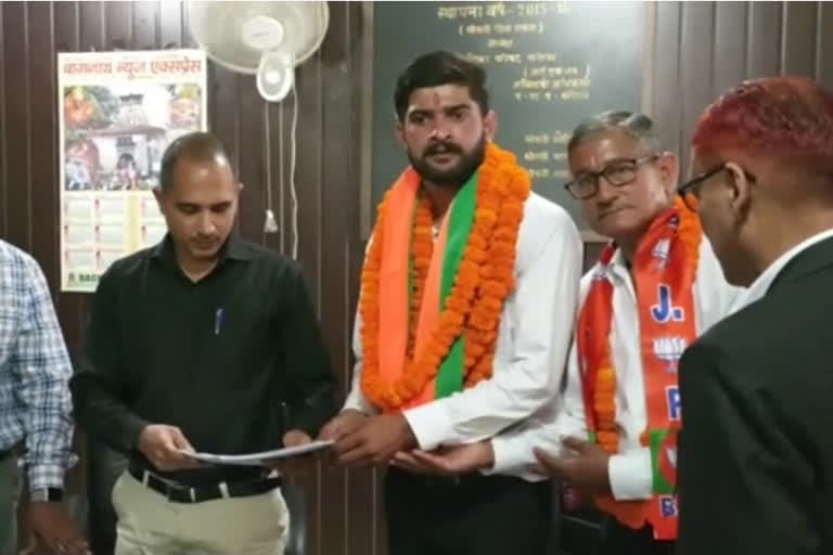 उत्‍तराखंड न्यूज़ : चंपावत नगर पालिका उपचुनाव में भाजपा समर्थित प्रत्याशी ने ही दाखिल किया नामांकन