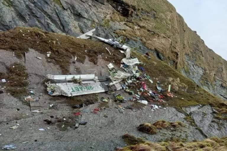 नेपाल प्लेन क्रैश: विमान के मलबे की पहली तस्वीर सामने आई है और बचाव के प्रयास जारी हैं।
