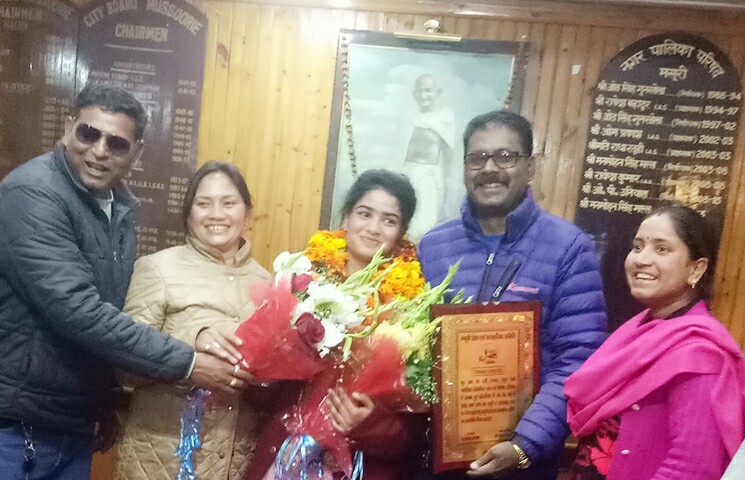 मसूरी उत्‍तराखंड न्यूज़ : युवा धाविका राधा ने 1500 मीटर दौड़ में स्वर्ण पदक जीतकर मसूरी और उत्तराखंड का नाम रोशन किया