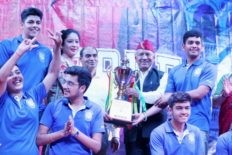 मसूरी उत्‍तराखंड न्यूज़ : सेंट जार्ज कालेज मेरन फेस्ट की ओवरऑल ट्रॉफी पर टैपसिल्स सदन ने कब्जा किया।