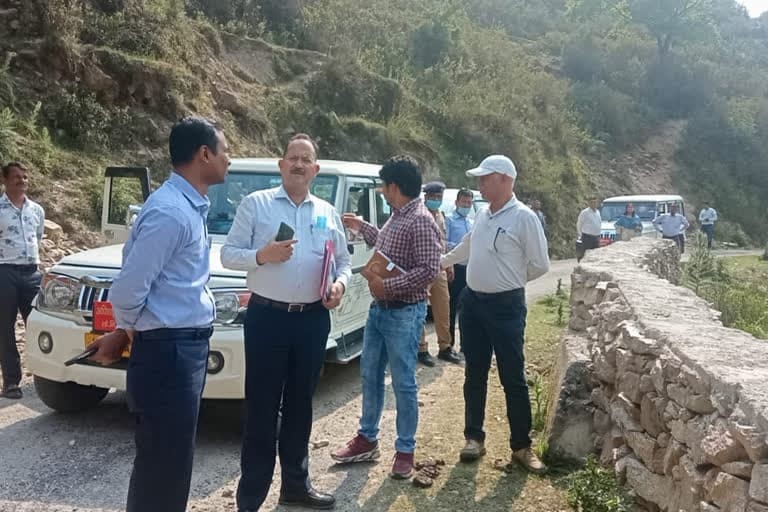 पौड़ी गढ़वाल उत्‍तराखंड न्यूज़ : सिर्तोली-ताराकुंड सड़क निर्माण में हो रही देरी दूर होगी, डीएम ने दिए निर्देश