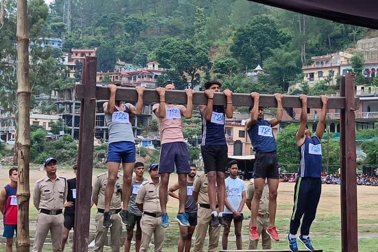 उत्‍तराखंड न्यूज़ : एक तरफ 'अग्निपथ' योजना का कड़ा विरोध और दूसरी और पुलिस भर्ती को लेकर उत्तराखंड के युवाओं में भारी उत्साह