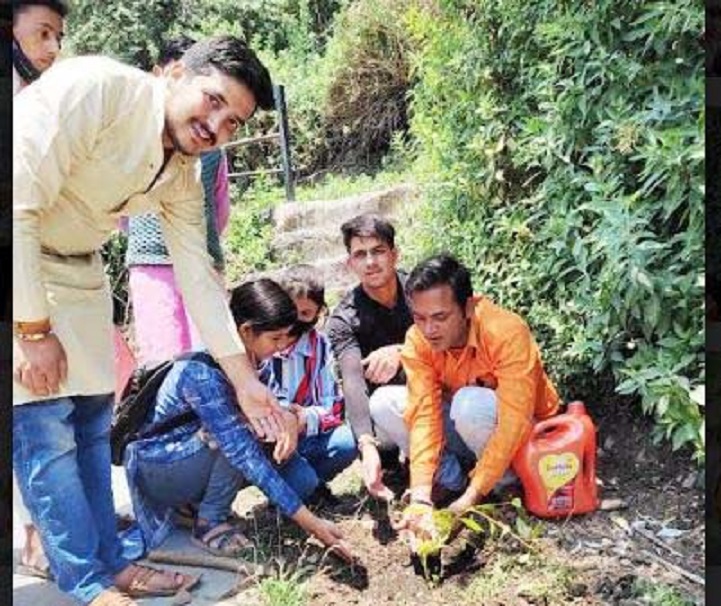 मसूरी उत्तराखंड न्यूज : मसूरी गर्ल्स इंटर कॉलेज ने भी विश्व पर्यावरण दिवस पर एक कार्यक्रम का आयोजन किया , लगाए पौधे