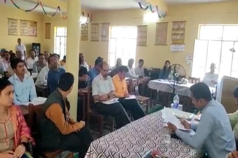 पौड़ी गढ़वाल उत्‍तराखंड न्यूज़ : पौड़ी डीएम ने स्वास्थ्य एवं समाज कल्याण विभाग के अधिकारियों से स्पष्टीकरण मांगा