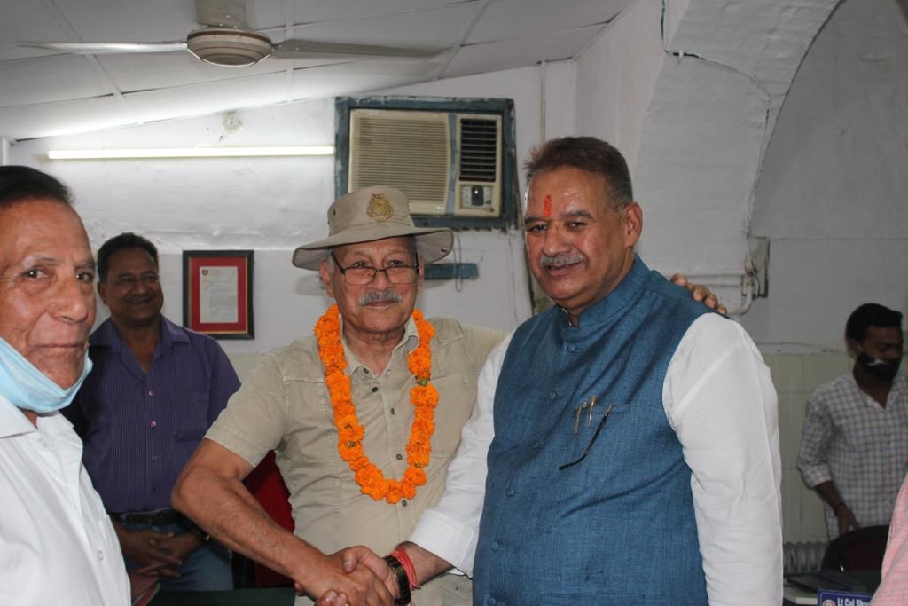 उत्‍तराखंड न्यूज़ : सैनिक पुत्र मुख्यमंत्री की जीत पर उत्तराखंड एक्ससर्विस लीग द्वारा सैनिक कल्याण मंत्री गणेश जोशी का किया स्वागत।