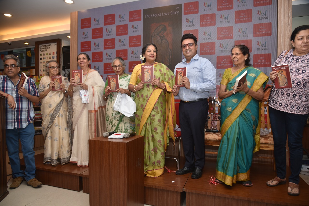 मनोरंजन न्यूज़ : शबाना आज़मी ने किया मदरहुड पर बेस्ड 'द ओल्डेस्ट लव स्टोरी ' बुक को लॉन्च