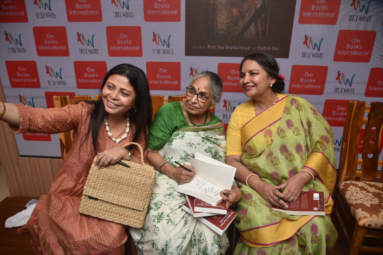 मनोरंजन न्यूज़ : शबाना आज़मी ने किया मदरहुड पर बेस्ड 'द ओल्डेस्ट लव स्टोरी ' बुक को लॉन्च