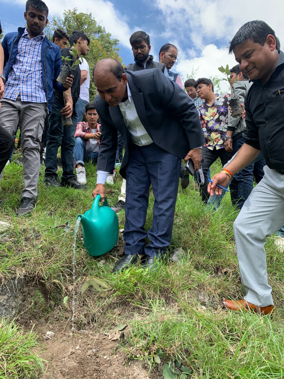 मसूरी : उत्तराखंड के लोक उत्सव हरेला को सेंट जॉर्ज कॉलेज, मसूरी में बड़े उत्साह के साथ मनाया गया, विभिन्न संस्थाओं ने लगाए पौधे