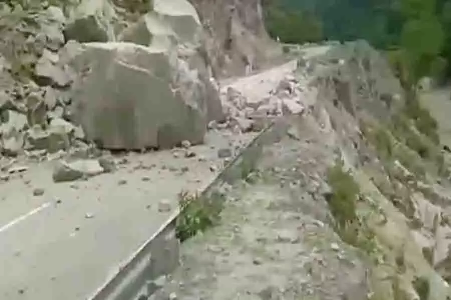 खटीमा : बोल्डर से बचने के प्रयास में स्कूटी सवार सीधा नदी में गिरा, एक युवक की मौत