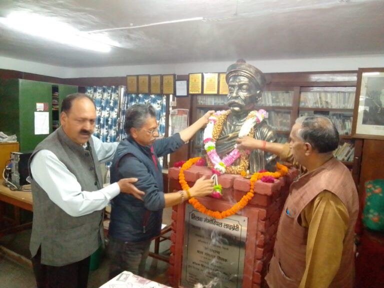 मसूरी : लोकमान्य बाल गंगाधर तिलक और क्रांतिकारी चंद्रशेखर आजाद को उनके योगदान के लिए याद किया गया