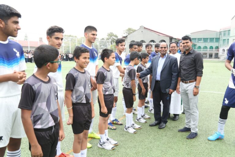 मसूरी : 49वें जैकी मेमोरियल फुटबॉल प्रतियोगिता का शुभारंभ सेंट जॉर्ज कॉलेज के तत्वावधान में