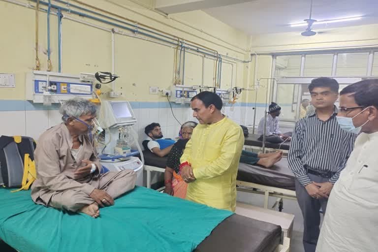 श्रीनगर : स्वास्थ्य मंत्री डॉ धन सिंह रावत ने किया श्रीकोट बेस अस्पताल का औचक निरीक्षण, डाॅक्टरों को लगाई फटकार