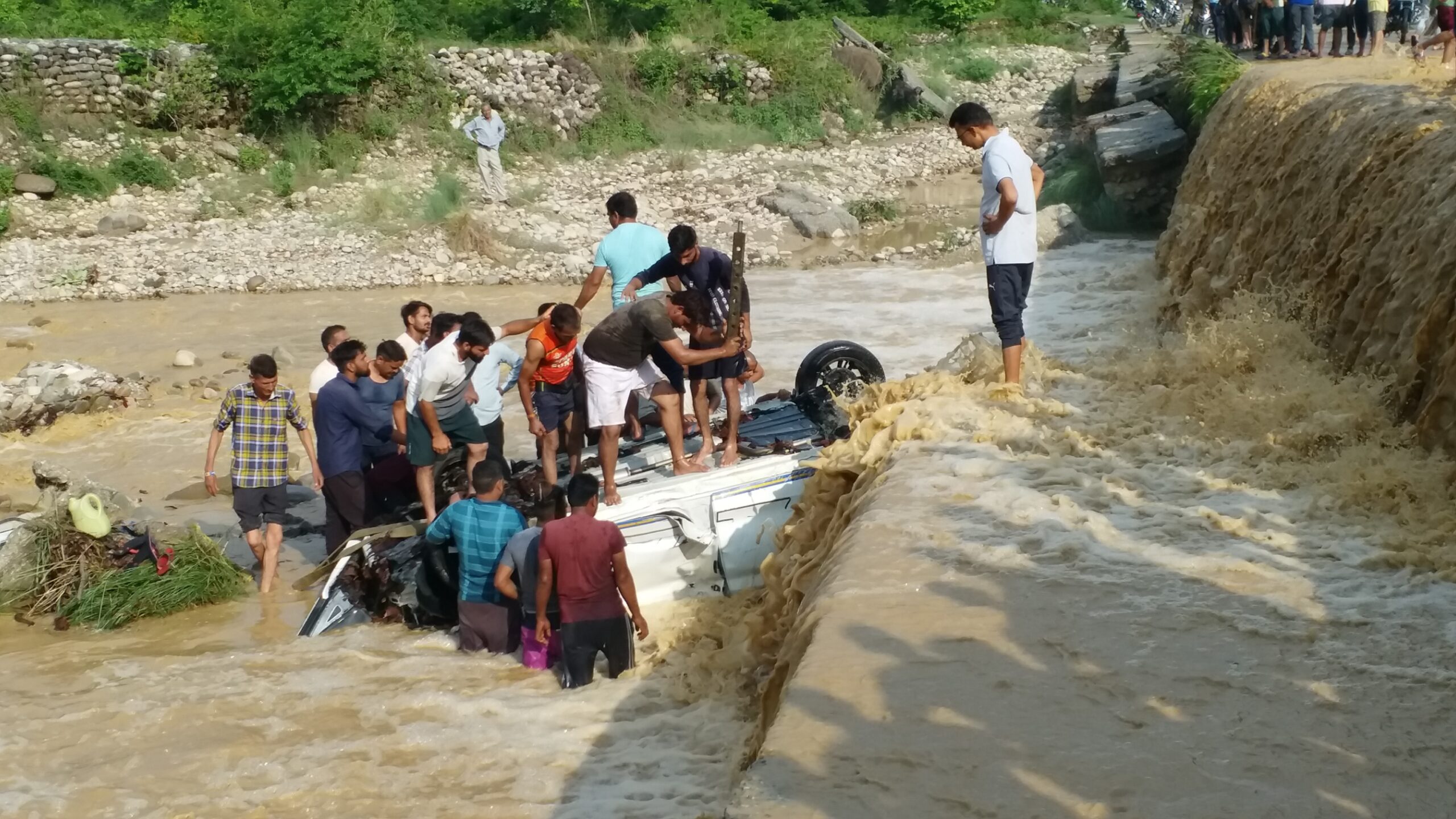 उत्‍तराखंड न्यूज़ रामनगर : पर्यटकों से भरी अर्टिगा कार ढेला नदी में बह गई , 9 की मौत, सभी शव बरामद