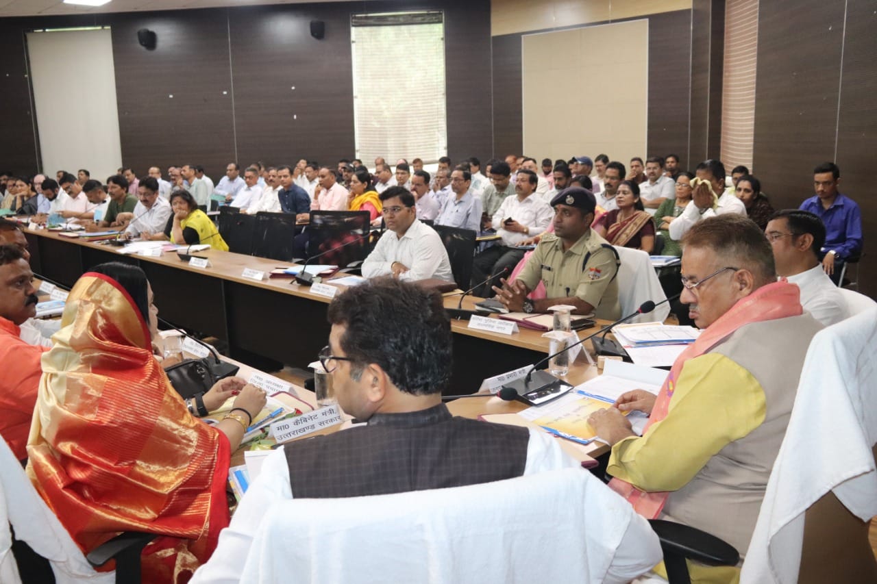 रूद्रपुर : प्रभारी मंत्री गणेश जोशी की अध्यक्षता में एपीजे अब्दुल कलाम सभागार, कलेक्ट्रेट परिसर में जिला योजना समिति की बैठक सम्पन्न हुई