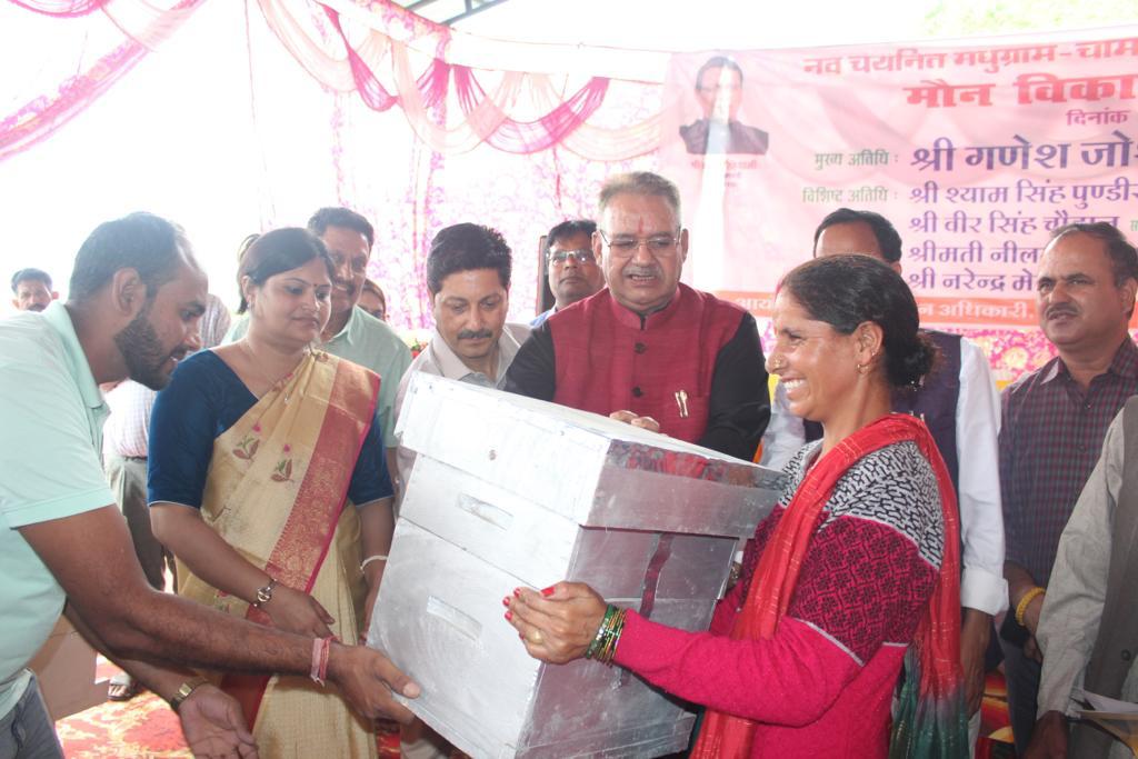 देहरादून: प्रदेश के किसानों की आमदनी में अब घुलेगी शहद की मिठास