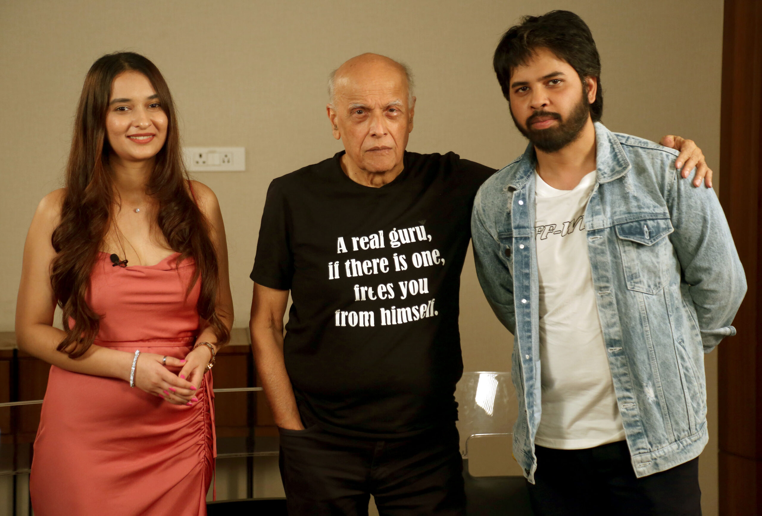 Bollywood News :  महेश भट्ट, विक्रम भट्ट, अक्षय ओबेरॉय, मेहेरजान मज़्दा फ़िल्म "जुदा होके भी" के प्रोमोशन के लिए रहे उपस्थित