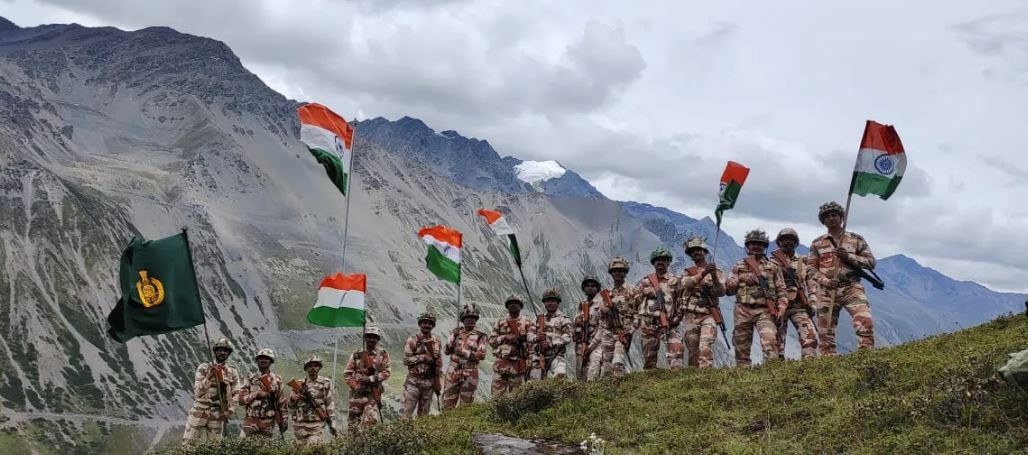 75वां स्वतंत्रता दिवस : भारत के 75वें स्वतंत्रता दिवस समारोह के अवसर पर सिक्किम , उत्तराखंड और अरुणाचल प्रदेश सहित विभिन्न स्थानों पर भारत-तिब्बत सीमा पुलिस बल ने तिरंगा फहराया