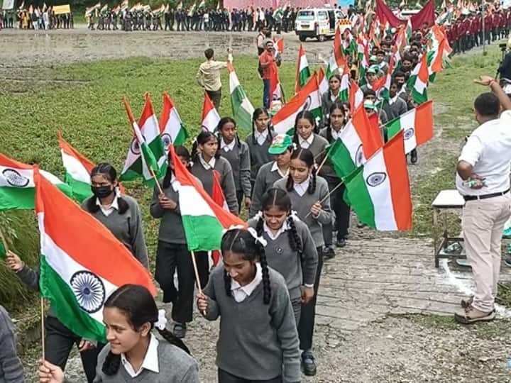 मसूरी : माल रोड तक सरस्वती शिशु विद्यामंदिर इंटर कॉलेज ने तिरंगा यात्रा निकाली