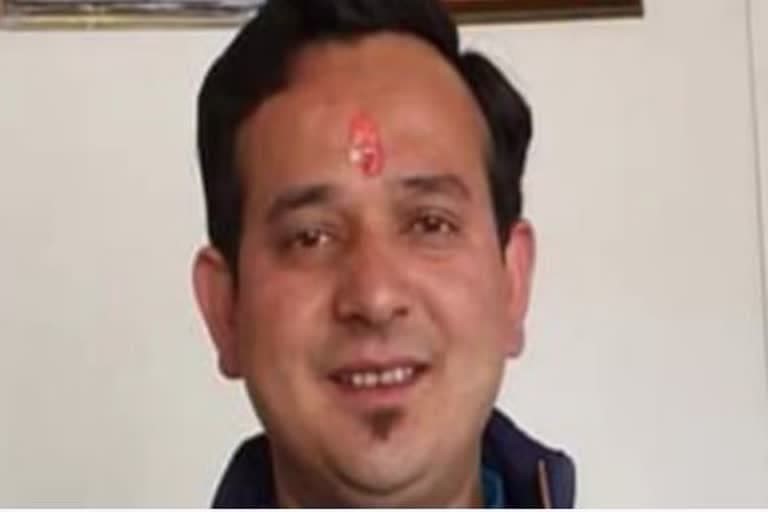 देहरादून : यूकेएसएसएससी पेपर लीक के मास्टरमाइंड हाकम सिंह को गिरफ्तारी के बाद 6 साल के लिए बीजेपी से निष्कासित कर दिया गया