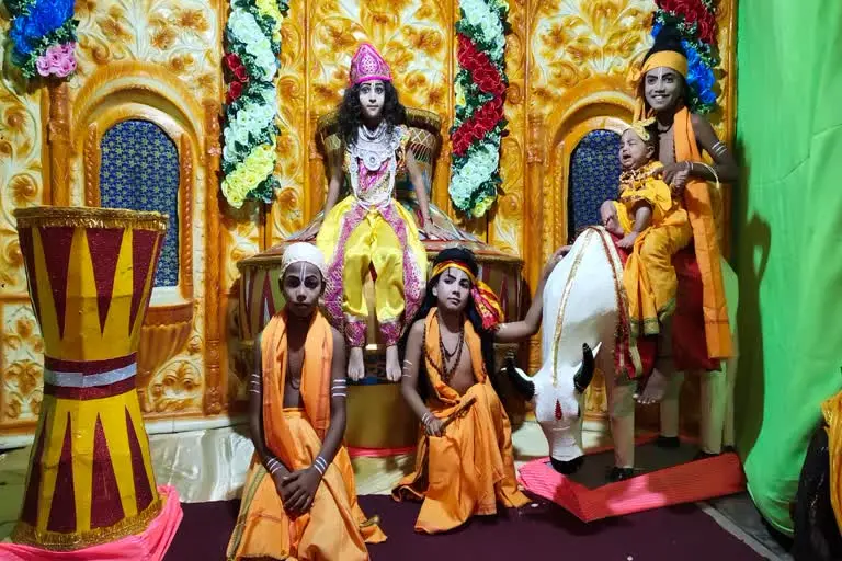 हरिद्वार में प्राचीन मठों, मंदिरों और आश्रमों में भगवान कृष्ण का जन्म हर्षोल्लास के साथ मनाया गया