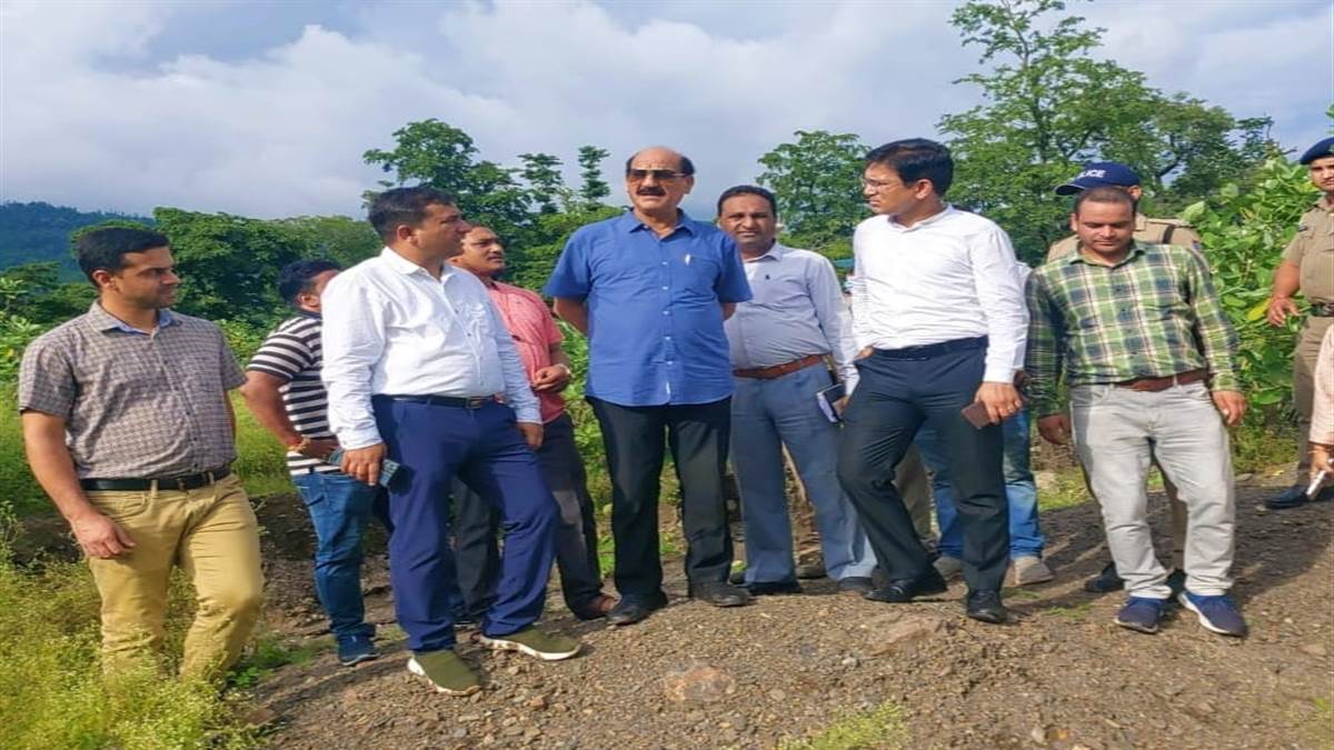 ऋषिकेश : कैबिनेट मंत्री सुबोध उनियाल ने मुनिकीरेती-ढालवाला, तपोवन में प्रभावित इलाकों का निरीक्षण किया