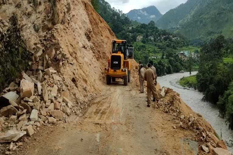 बागेश्वर में बारिश से क्षतिग्रस्त हुए 3 घर, लोगों की मुश्किलें 19 सड़कें बाधित होने से बढ़ी
