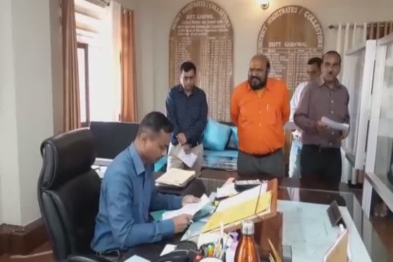 पौड़ी : एसडीएम और एनएसयूआई नेता के बीच झड़प में नया मोड़, तहसील कर्मियों ने दिया काम के बहिष्कार का अल्टीमेटम