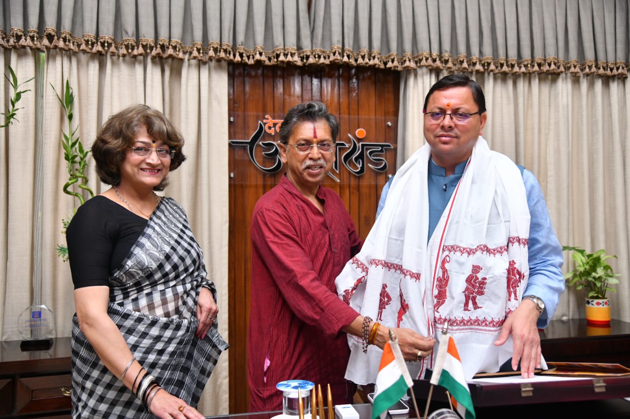 देहरादून : सीएम धामी ने कहा कि ब्रह्मकमल टोपी की तरह पहाड़ी गमछा भी उत्तराखंड की पहचान का प्रतीक बनेगा , सीएम धामी ने किया शुभारंभ