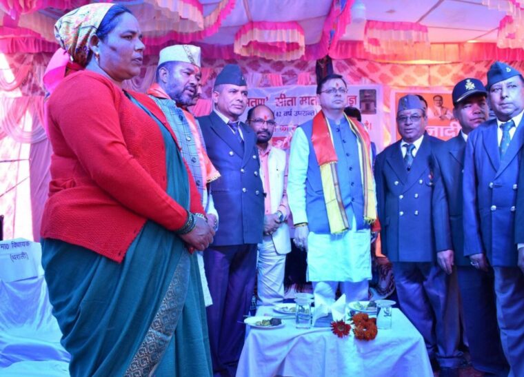 उत्तराखंड: चमोली में आयोजित सीता माता अखंड महायज्ञ कार्यक्रम में उत्तराखंड के मुख्यमंत्री पुष्कर सिंह धामी शामिल हुए.