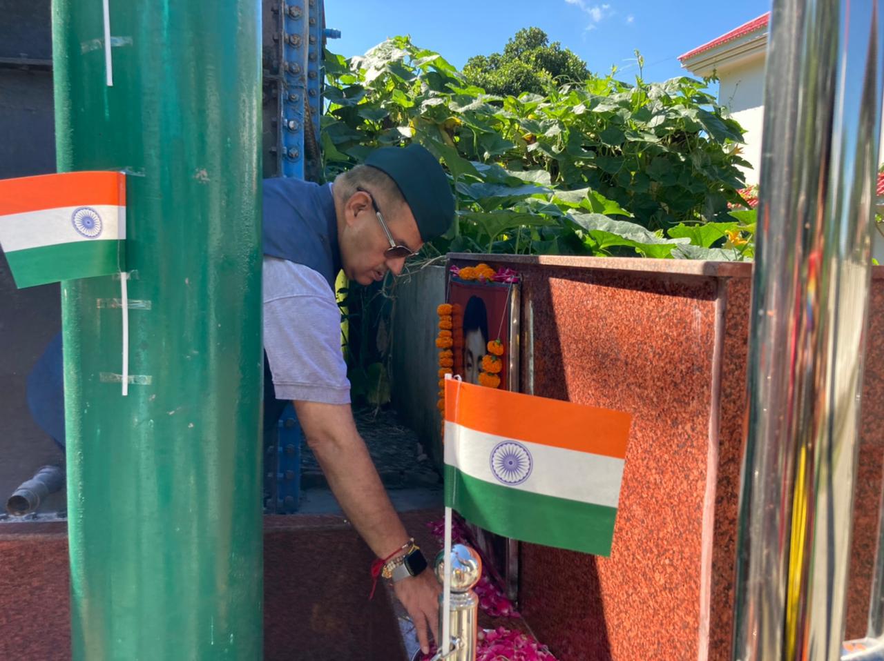 देहारदून : बिलासपुर काण्डली में शहीद राजू गुरुंग द्वार का उद्घाटन सैनिक कल्याण मंत्री गणेश जोशी ने किया