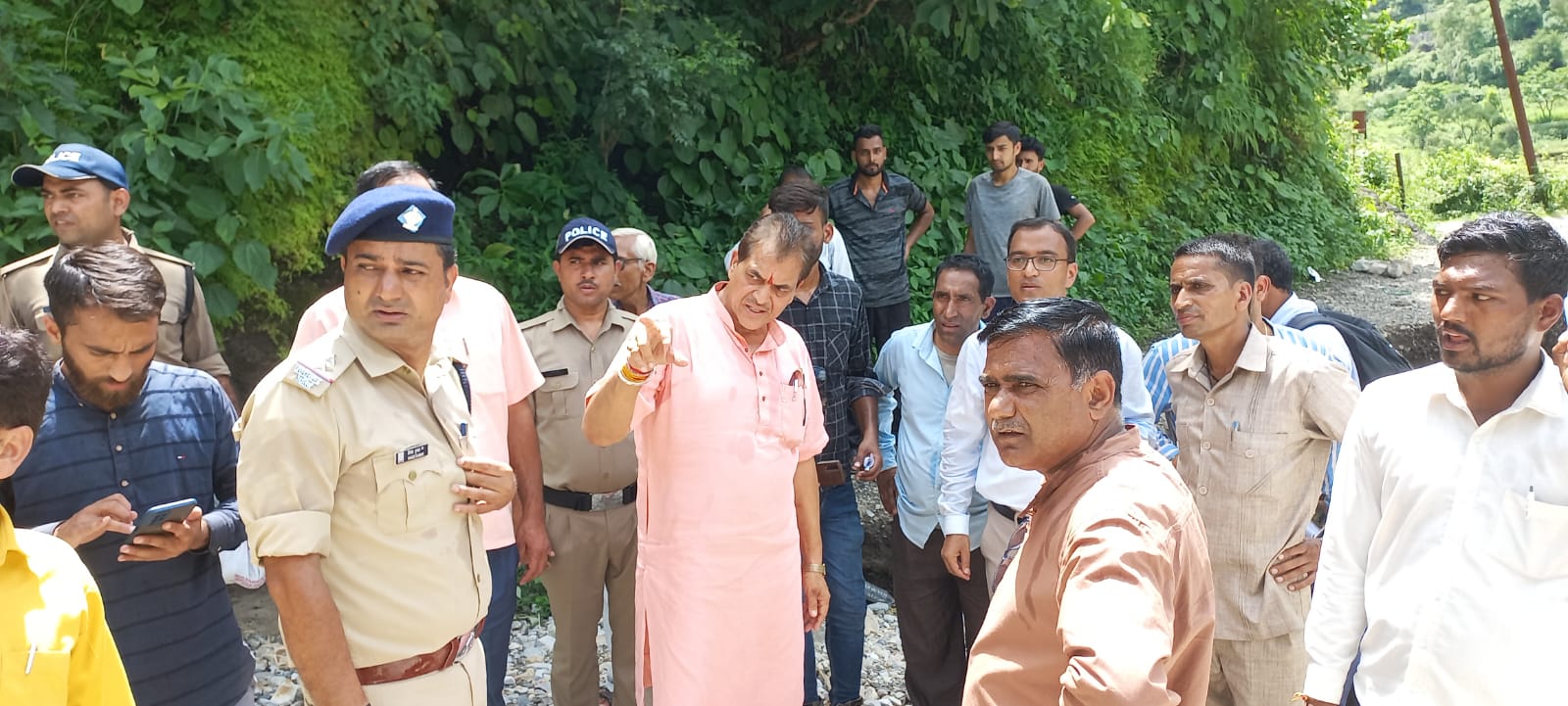देहरादून : कैबिनेट मंत्री डॉ प्रेमचंद अग्रवाल ने आज टिहरी जिले के ग्राम पंचायत कुमाल्डा और सीतापुर में आपदा ग्रस्त क्षेत्रों का दौरा किया