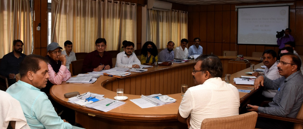 देहरादून : आवास एवं शहरी विकास मंत्री डा. प्रेमचंद अग्रवाल ने प्रधानमंत्री आवास योजना के कार्यों में तेजी लाने के निर्देश दिए