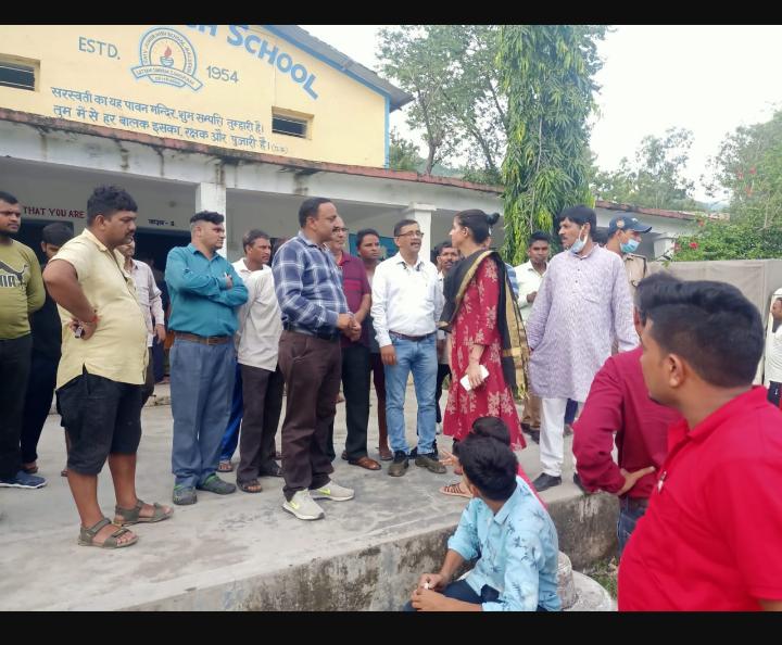 देहरादून के आपदा प्रभावित क्षेत्रों का दौरा जिलाधिकारी सोनिका ने किया ,क्षेत्र में सभी मूलभूत सुविधा मुहैया कराई जा रही है।
