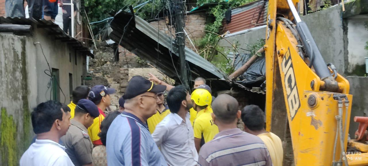 देहरादून : काँठबंगला सहित कई अन्य स्थानो पर आपदा के कारण कृषि मंत्री गणेश जोशी ने अपने सभी दिवस कार्यक्रम रद्द किए