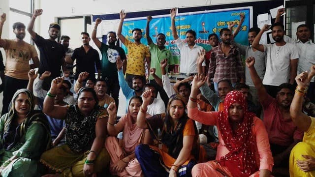 मसूरी : संविदा पर्यावरण मित्रों ने चेतावनी दी कि अगर उनकी मांगें नहीं मानी गईं तो उन्हें धरना देने को मजबूर होना पड़ेगा ।