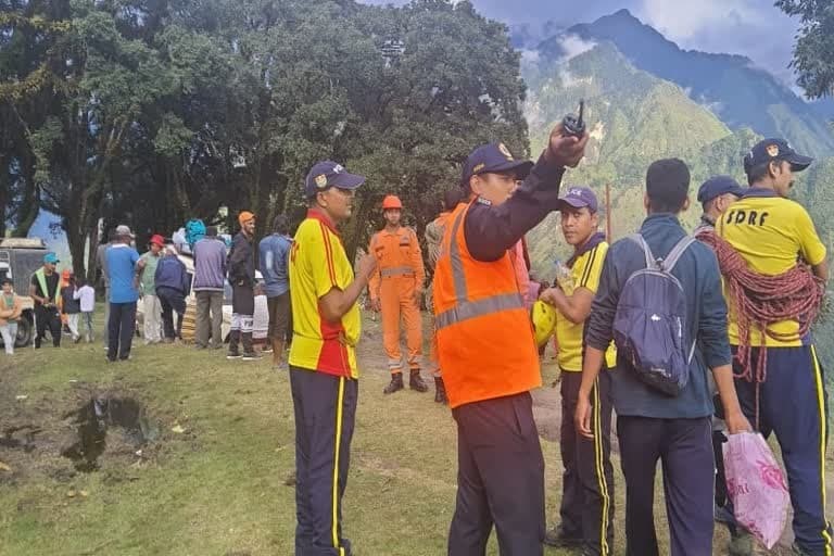 पिथौरागढ़ : एसडीआरएफ ने आदि कैलाश यात्रा पर गए 42 तीर्थयात्रियों को बचाया, सभी खराब मौसम के कारण फंसे थे