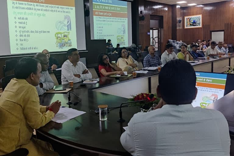 देहरादून : टीबी और डेंगू को लेकर स्वास्थ्य मंत्री धन सिंह रावत ने अधिकारियों के साथ की बैठक, दिए ये निर्देश