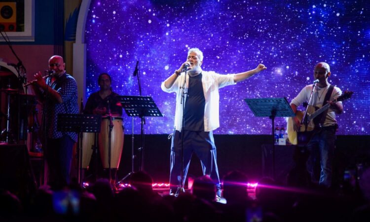 देहरादून : दून के लोगों को प्रसिद्ध भारतीय गायक लकी अली ने अपनी सुरीली आवाज से मंत्रमुग्ध कर दिया