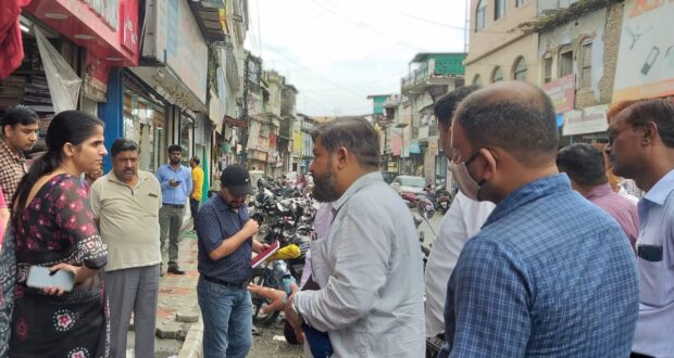 देहरादून : डीएम सोनिका ने पल्टन बाजार में किया स्मार्ट सिटी के कार्यों का निरीक्षण , पल्टन बाजार में बचे हुए काम को जल्द से जल्द पूरा करने का निर्देश दिया