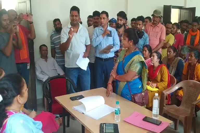 कालाढूंगी : मानकों में धांधली का आरोप लगाते हुए कालाढूंगी में एथेनॉल प्लांट का ग्रामीणों ने किया विरोध