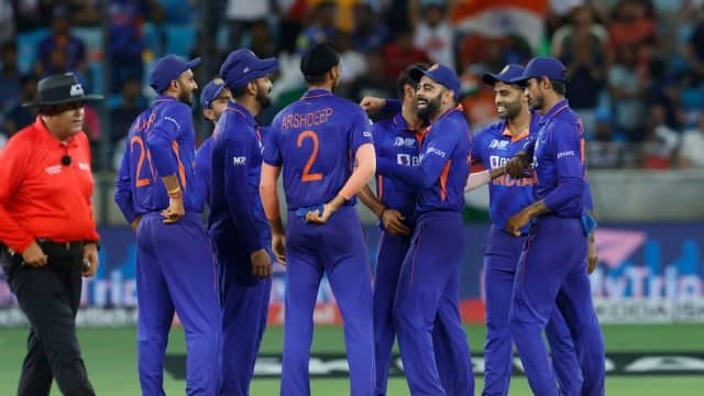 एशिया कप 2022 : विराट कोहली के शतक की बदौलत भारत ने अपने आखिरी मैच में अफगानिस्तान को 101 रनों से हराया , आज पाकिस्तान का मुकाबला श्रीलंका से