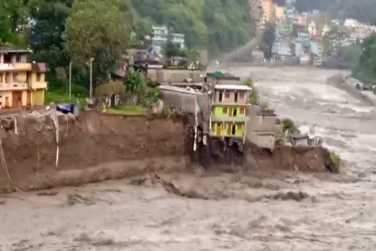 पिथौरागढ़ : बादल फटने से धारचूला के खोतीला में भारी तबाही, कई मकान ध्वस्त