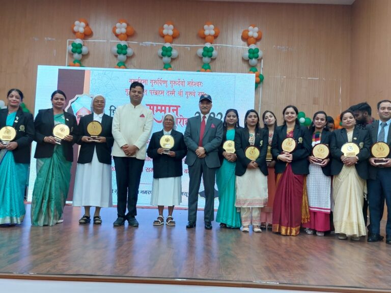 मसूरी : एतिहासिक शिक्षक सम्मान समारोह पालिकाध्यक्ष ने आयोजित किया , 900 शिक्षकों को किया गया सम्मानित हिंदी व अंग्रेजी स्कूलों के