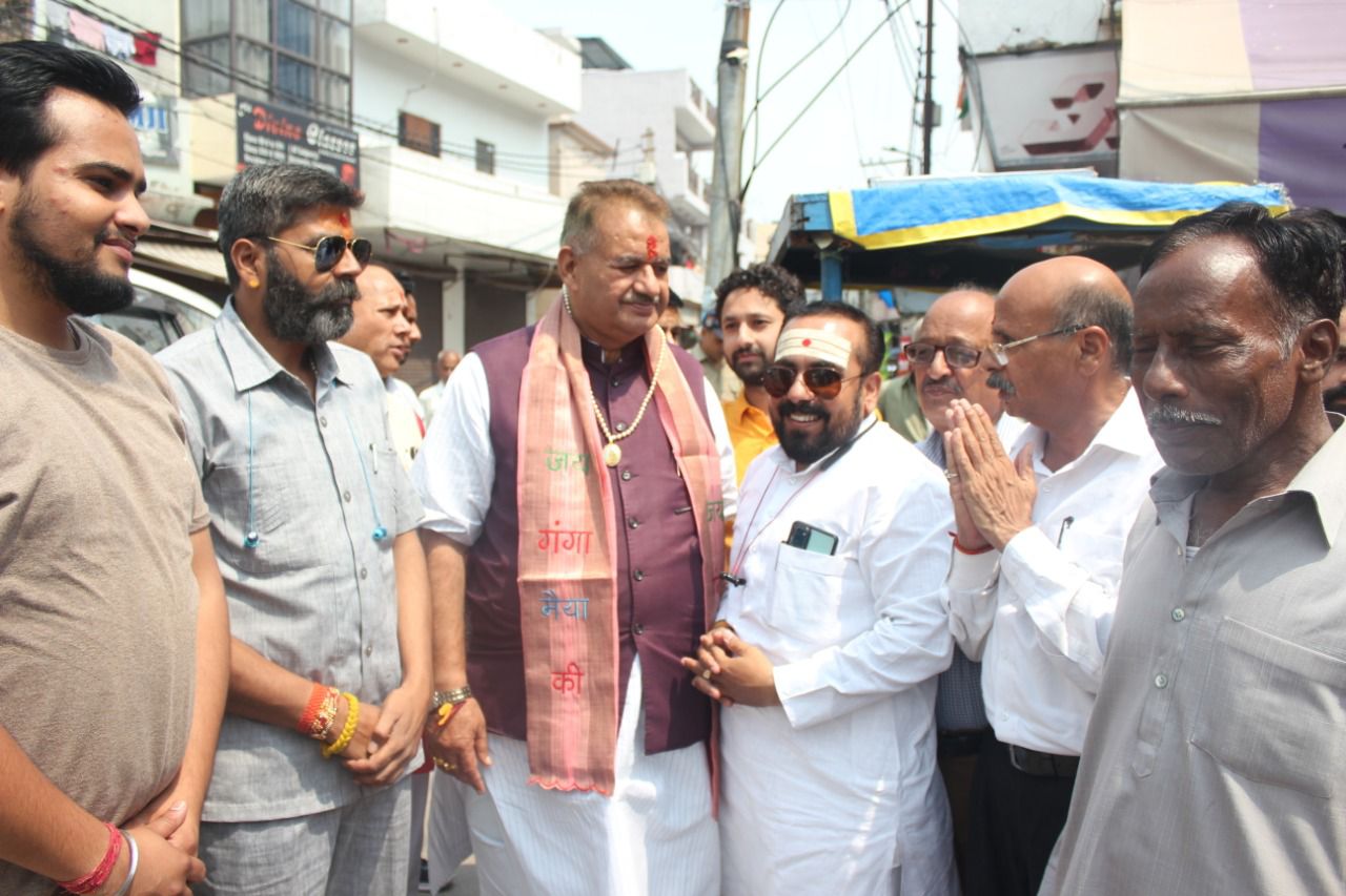 देहरादून : मंत्री गणेश जोशी पहुंचे हरिद्वार ज्वालापुर, हरिद्वार स्थित पीठ बाजार में आयोजित गणपति महोत्सव कार्यक्रम में किया प्रतिभाग