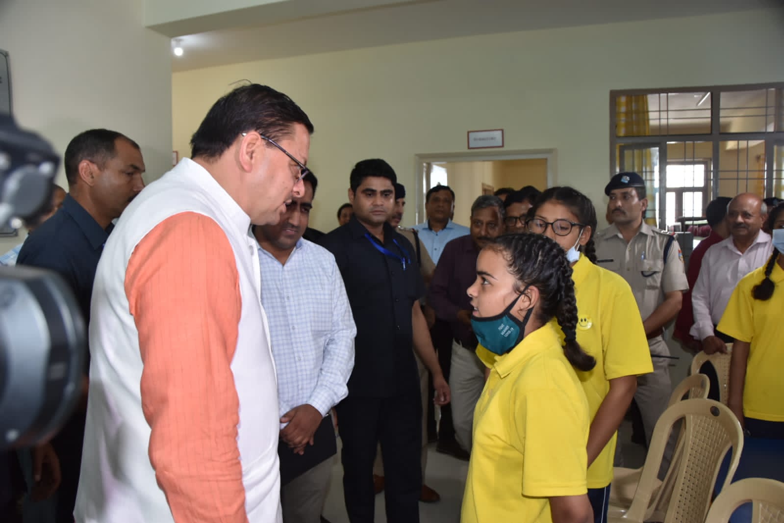 देहरादून : मुख्यमंत्री पुष्कर सिंह धामी ने जी.जी.आई.सी, राजपुर रोड देहरादून में आसरा ट्रस्ट द्वारा 200 वंचित बालिकाओं के लिए बनाए गए आश्रय गृह का लोकार्पण किया।